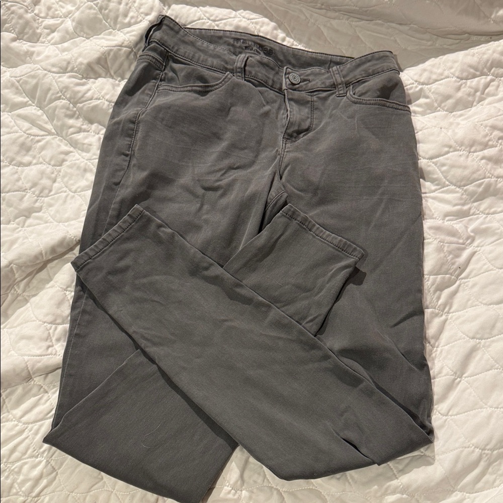 Gray skinny jeggings